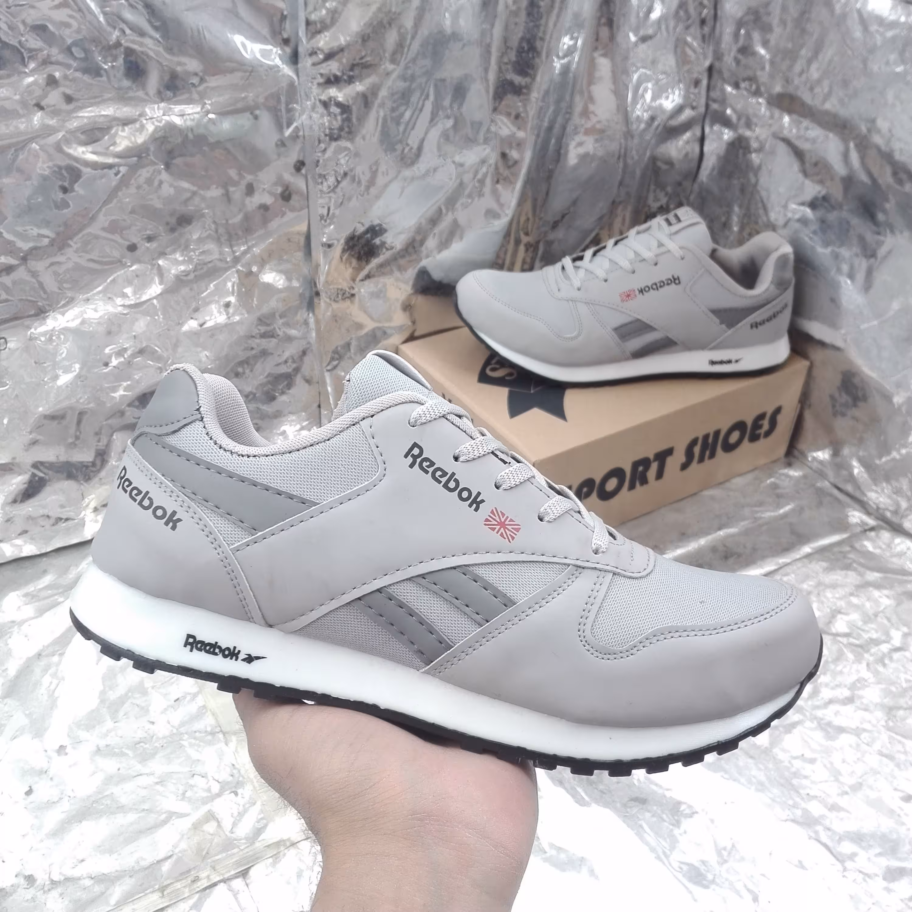 کتونی مردانه مدل reebok سایز 41 تا 44 رنگ مشکی و طوسی