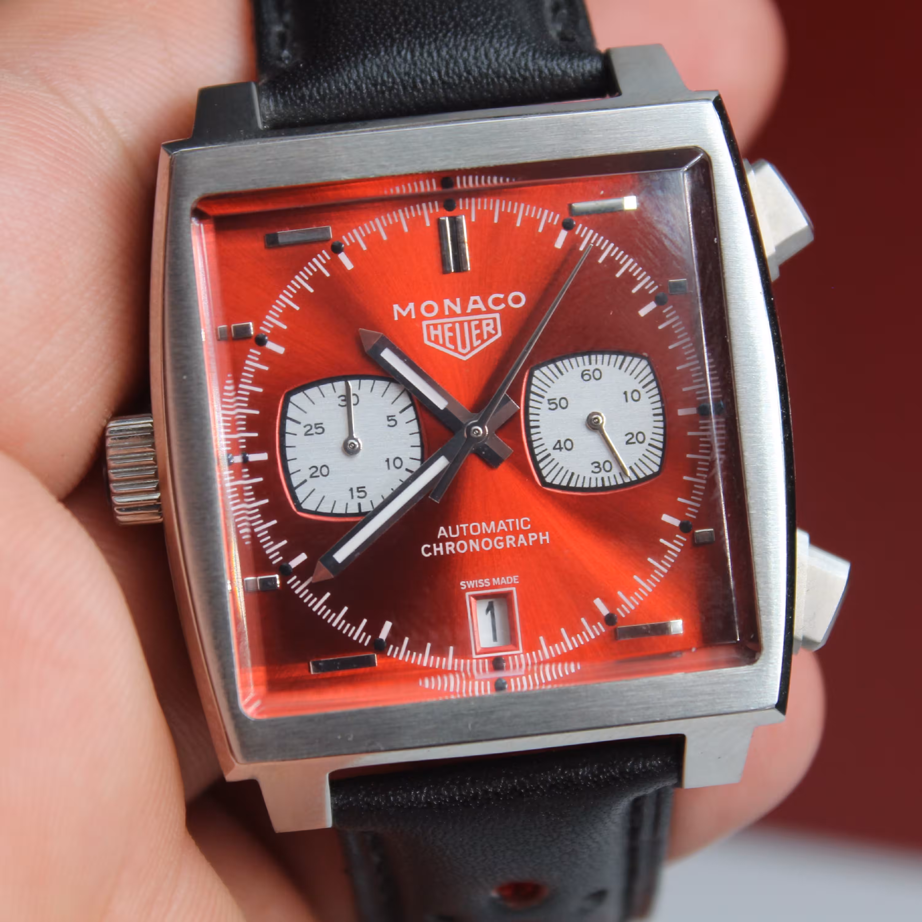 ساعت مچی تگ هویر موناکو  صفحه قرمز بند مشکی