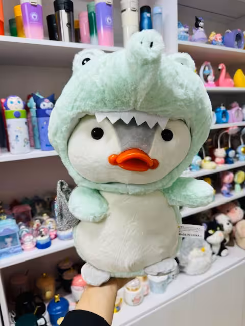 عروسک پنگوئن لباس تمساح