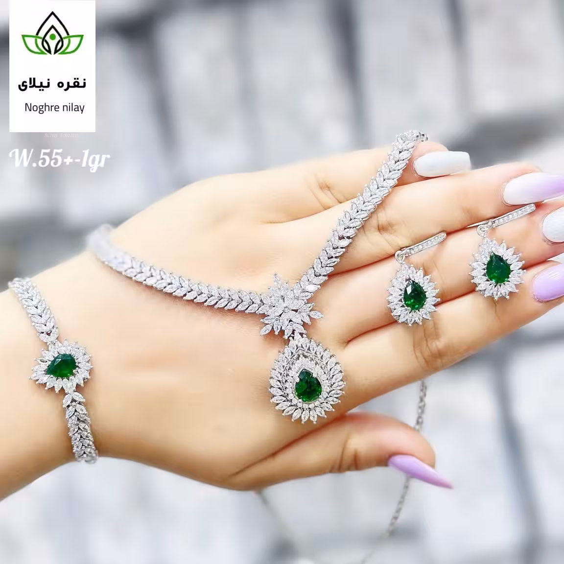 سرویس   نقره عیار 925آبکاری طلا سفید  دارای رنگ ثابت تضمینی بدون ریزش نگین   . ارسال رایگان  و  دارای فاکتور معتبر .