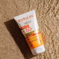 کرم ضد آفتاب بی رنگ بیوکسین با محافظت بسیار بالا  حجم 150 میل BIOXCIN SUNCAR SPF50
