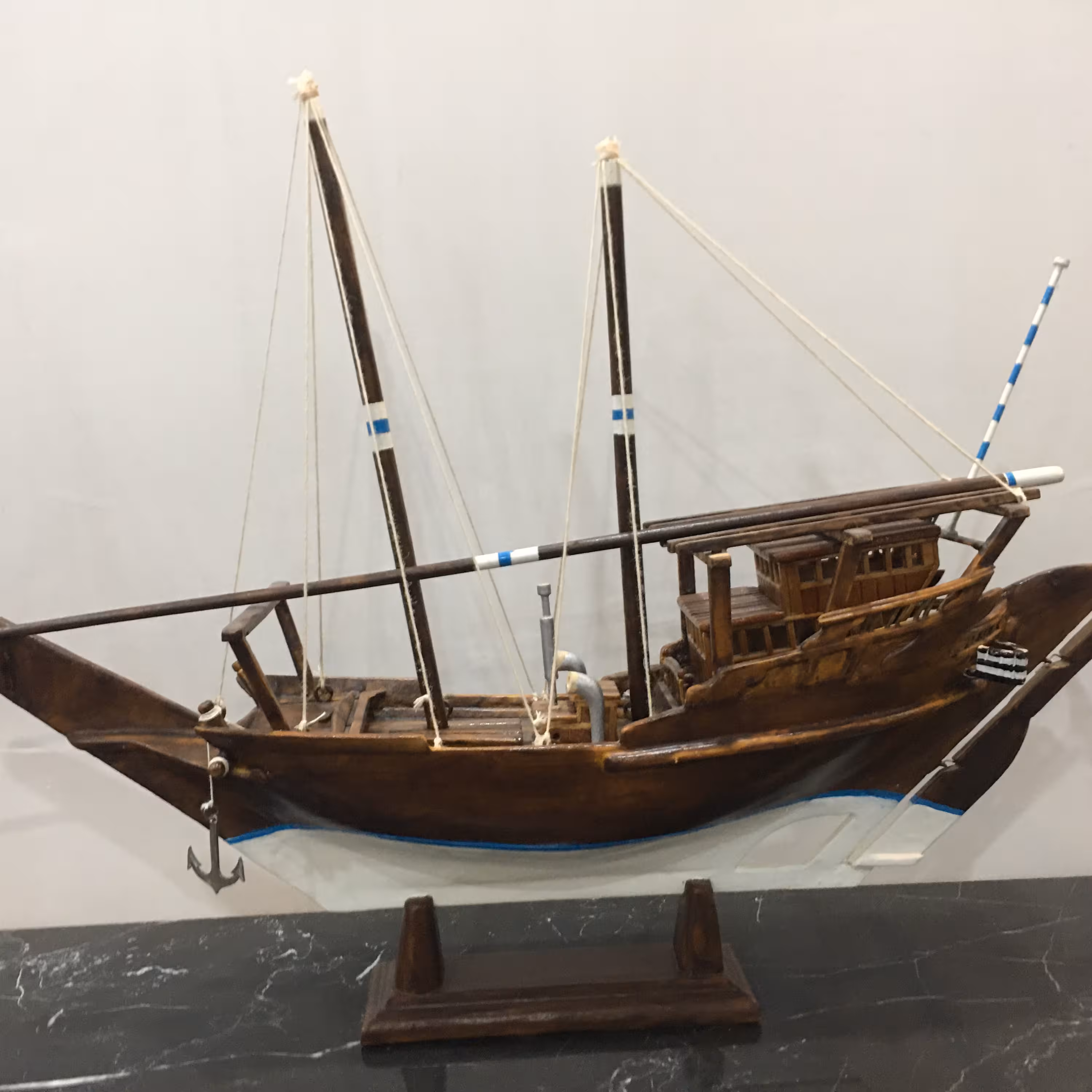 ماکت لنج بوم دکوری( شناور دریایی جنوب) با طول حدود 50 سانت و ارتفاع 40 سانت