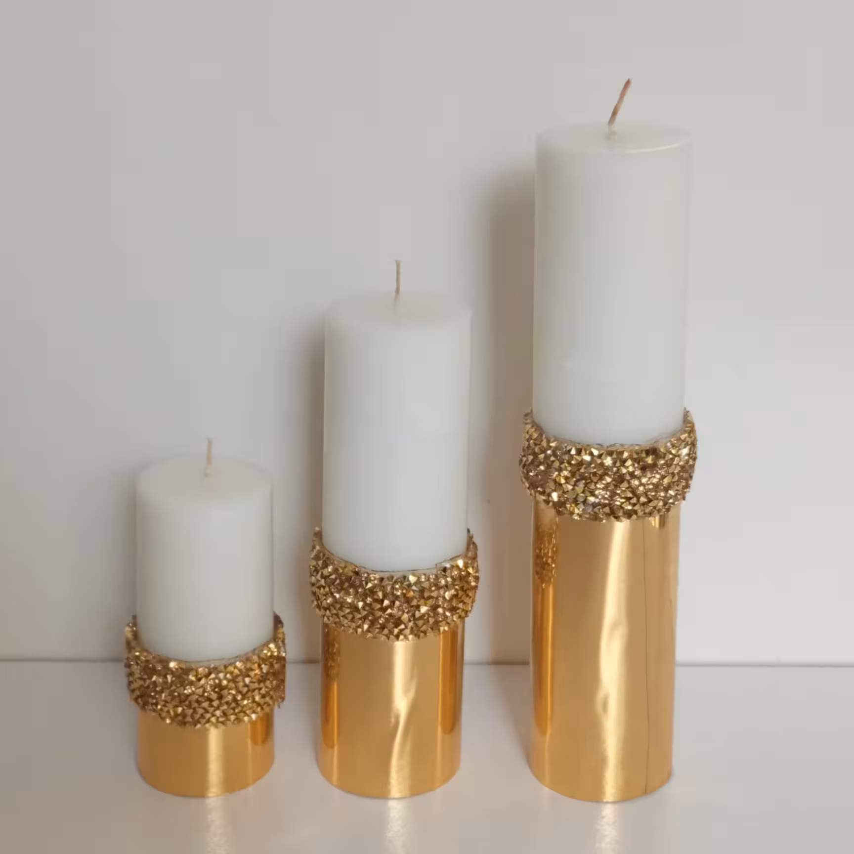 شمع مدل استوانه شبرنگ O3G در وزن 600گرم و ابعاد10×15×20