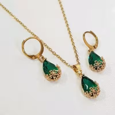 نیم ست طلایی مجلسی گوشواره و گردنبند استیل جواهر نشان سبز