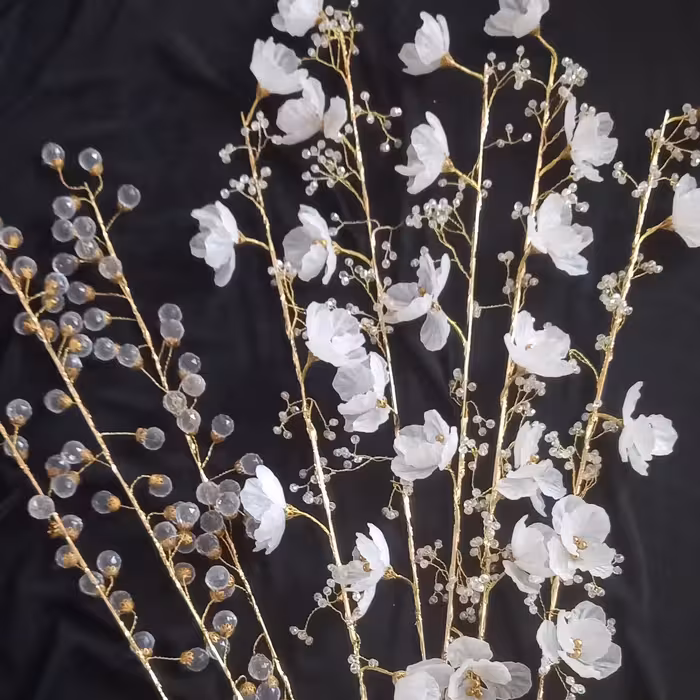 ست پنج گل کریستال عروس بهمراه سه شاخه پر غنچه