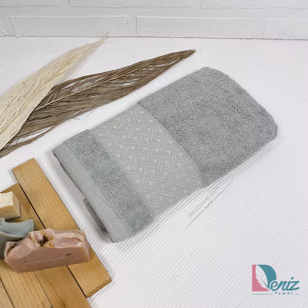 حوله دستی طرح کارولین رنگ طوسی سبز