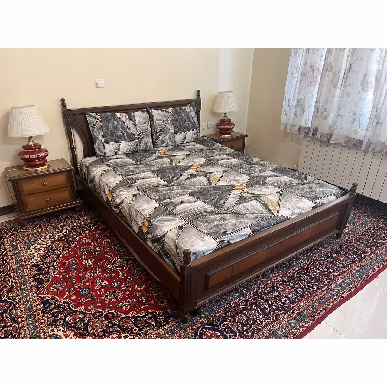 ملحفه کشدار طرح لاریسا 2 نفره 3 تکه عرض 180