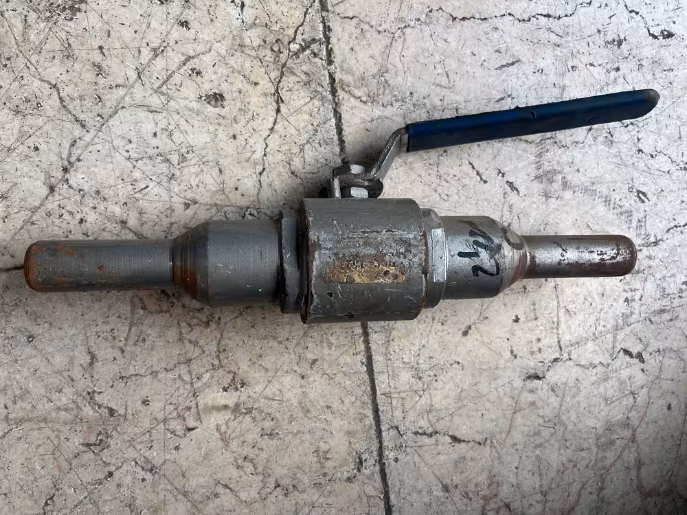 شیر توپی 1/2 اینچ نیپل دار سه تیکه کلاس 1500 رده 40 SEAT A105N STEM A105N BALL A105N BODY A105N