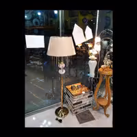 آباژور ایستاده