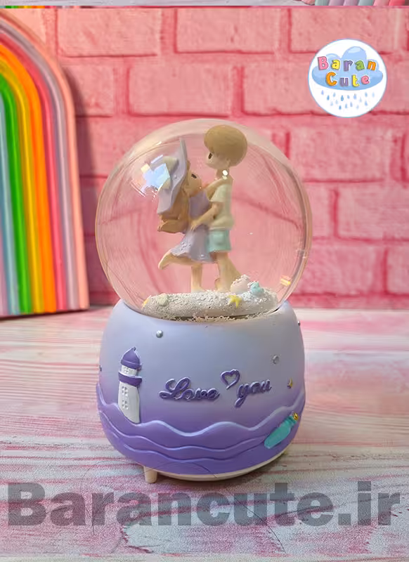 گوی موزیکال پمپی برفی چراغ دار سایز بزرگ طرح دختر و پسر و آغوش