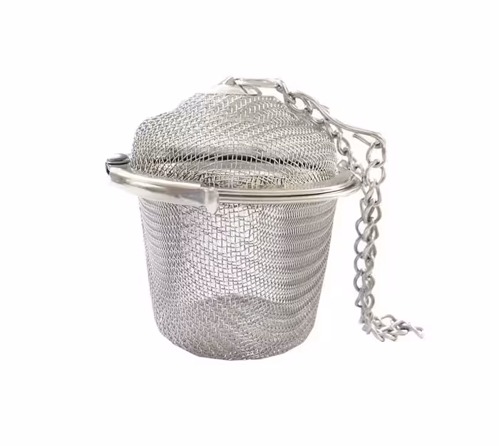 صافی چای و دمنوش داخل قوری زنجیردار