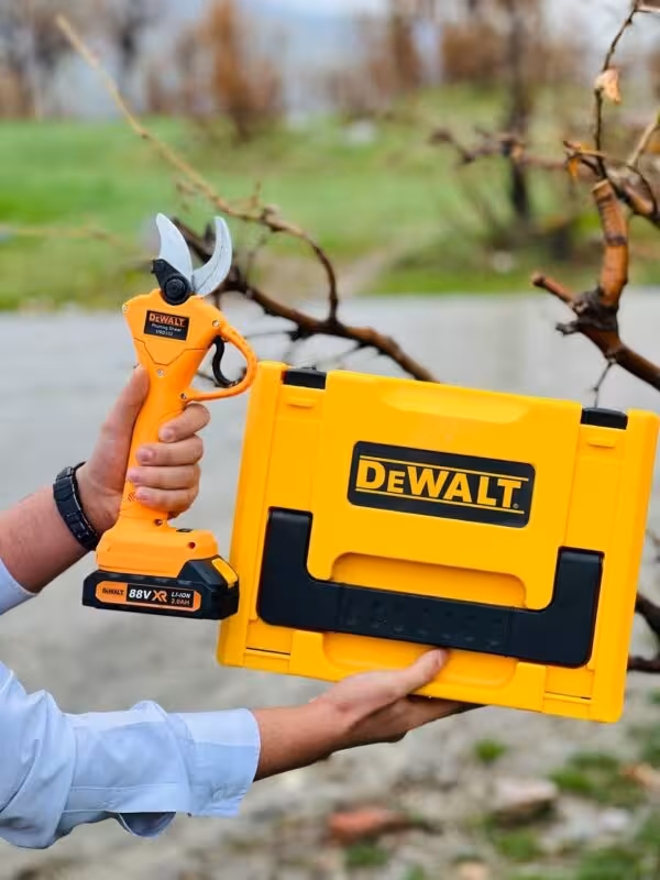 قیچی باغبانی شارژی براشلس دیوالت DEWALT 88V