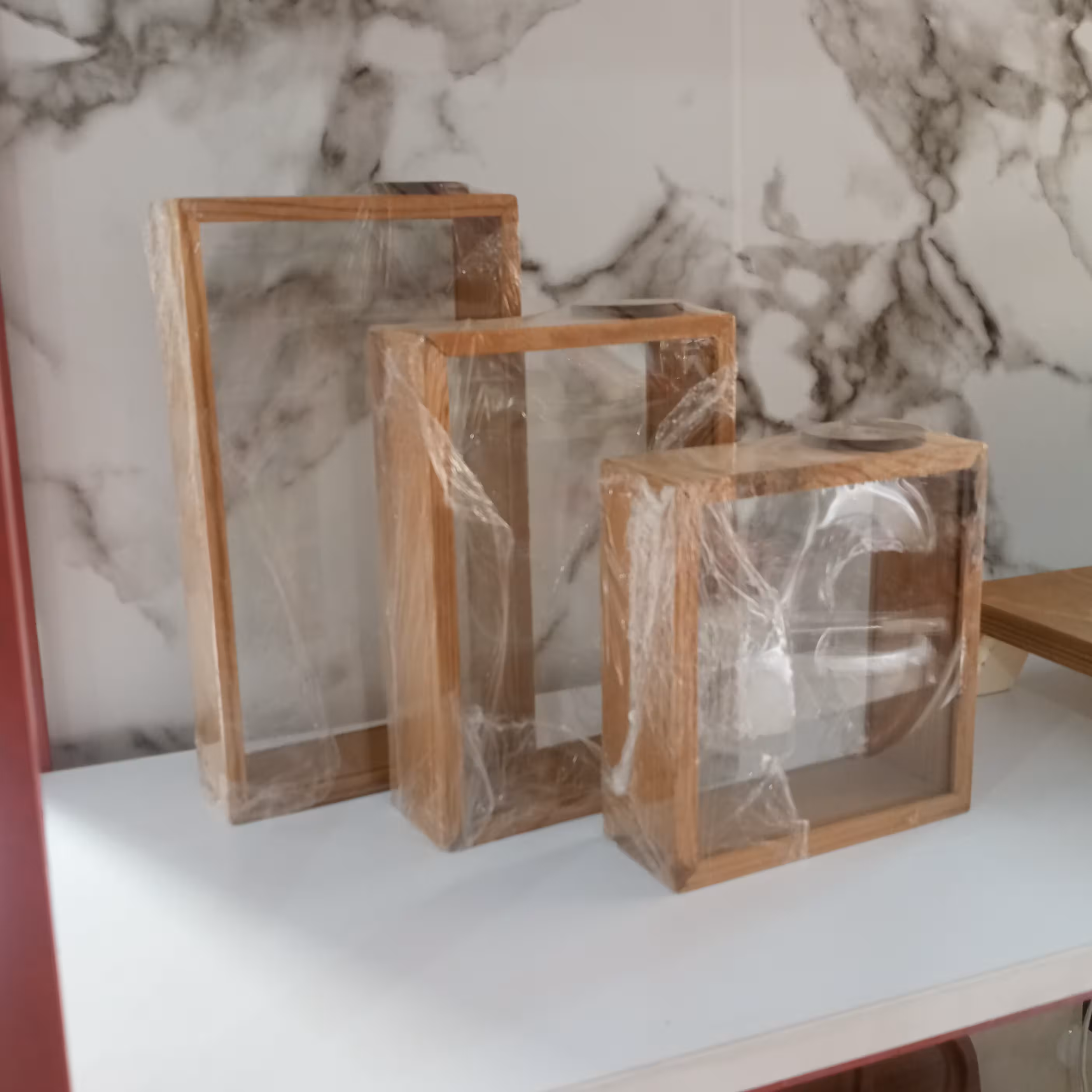 بانکه شیشه ای مکعب چوبی