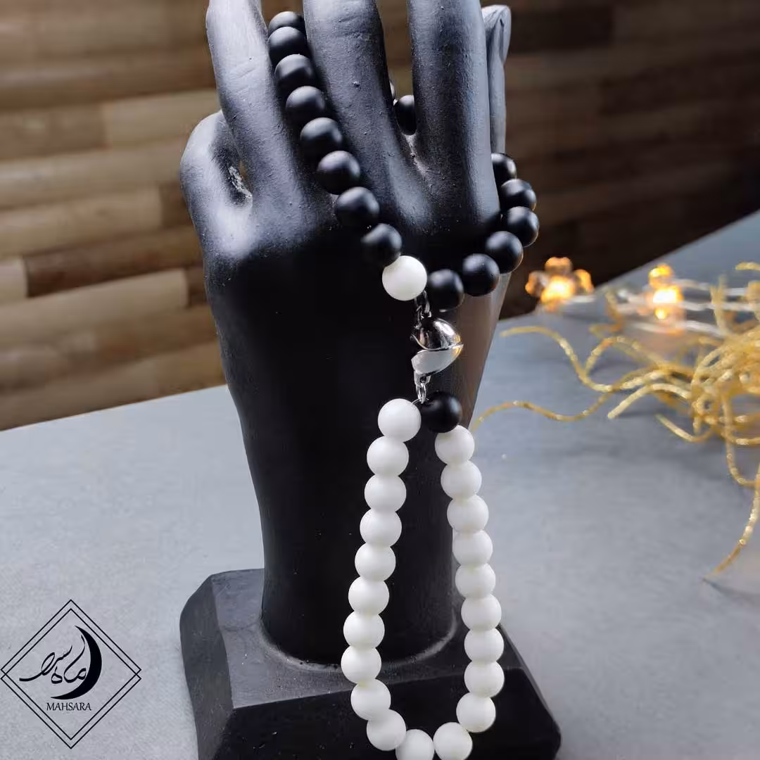 دستبند  عشق و دوستی سنگی اونیکس مهره سیاه و سفید با مگنت قلب(آهنربایی)