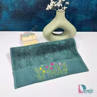 حوله دستی گلدوزی ایزابل رنگ یشمی
