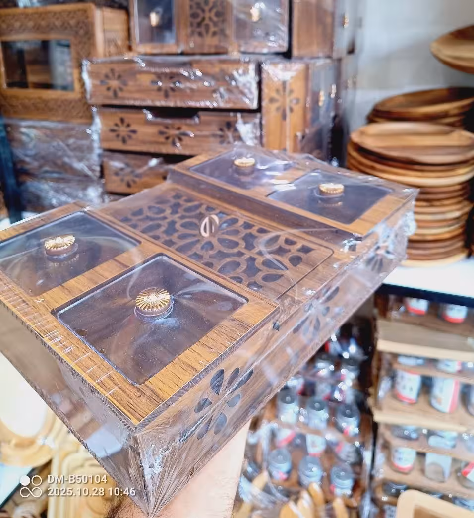 تی‌بگ 5 خانه چوبی دکمه طلایی