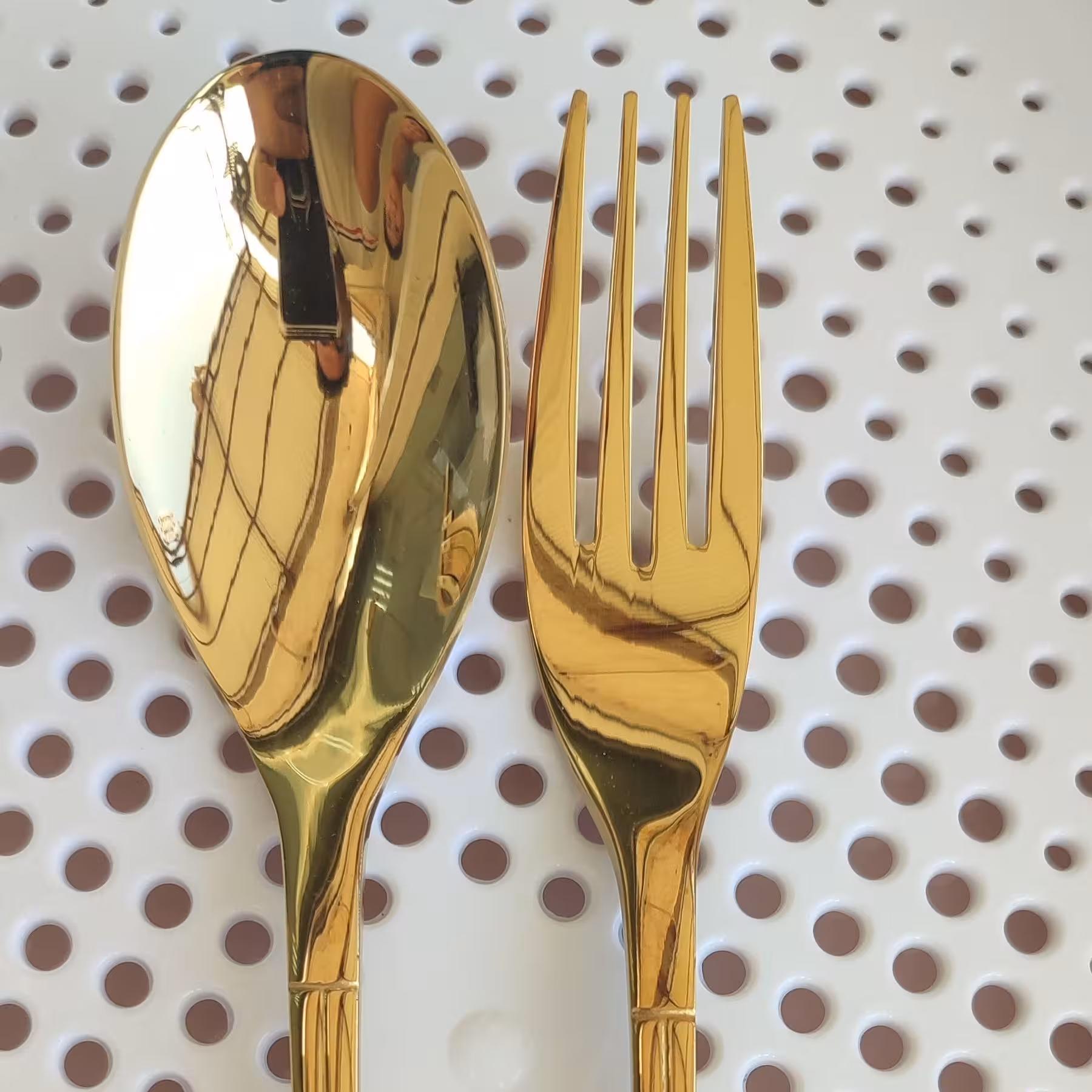 قاشق و چنگال طلایی یونیک  دسته بلند دهانه اروپایی پنج میل اصلی هم شده نام یونیک  دسته کوتا ها قیمتشون کمتره دقت کنید