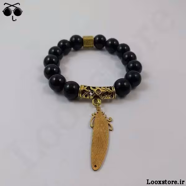 دستبند مشکی براق با آویز برگ طلایی بزرگ