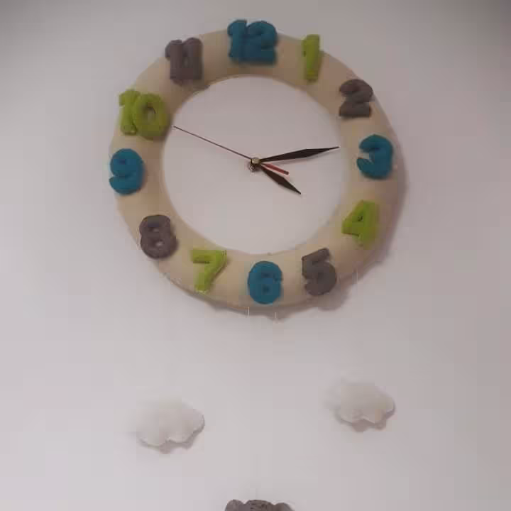 ساعت دیواری نمدی