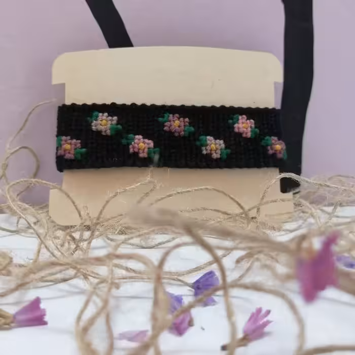 دستبند دوستی طرح گل بنفش