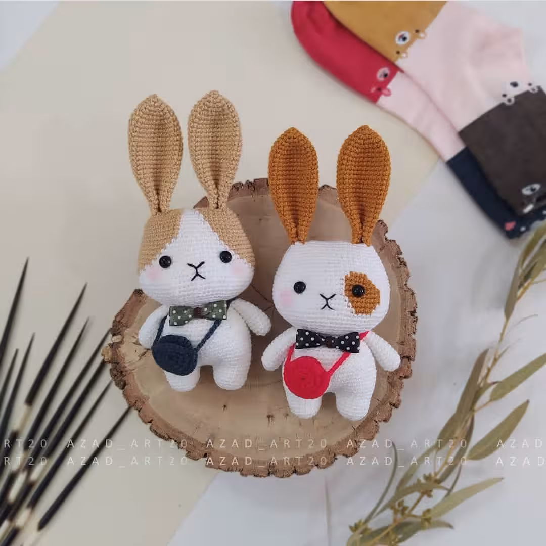 عروسک‌ دستباف خرگوش سه تفنگدار آویز کیف کد 004