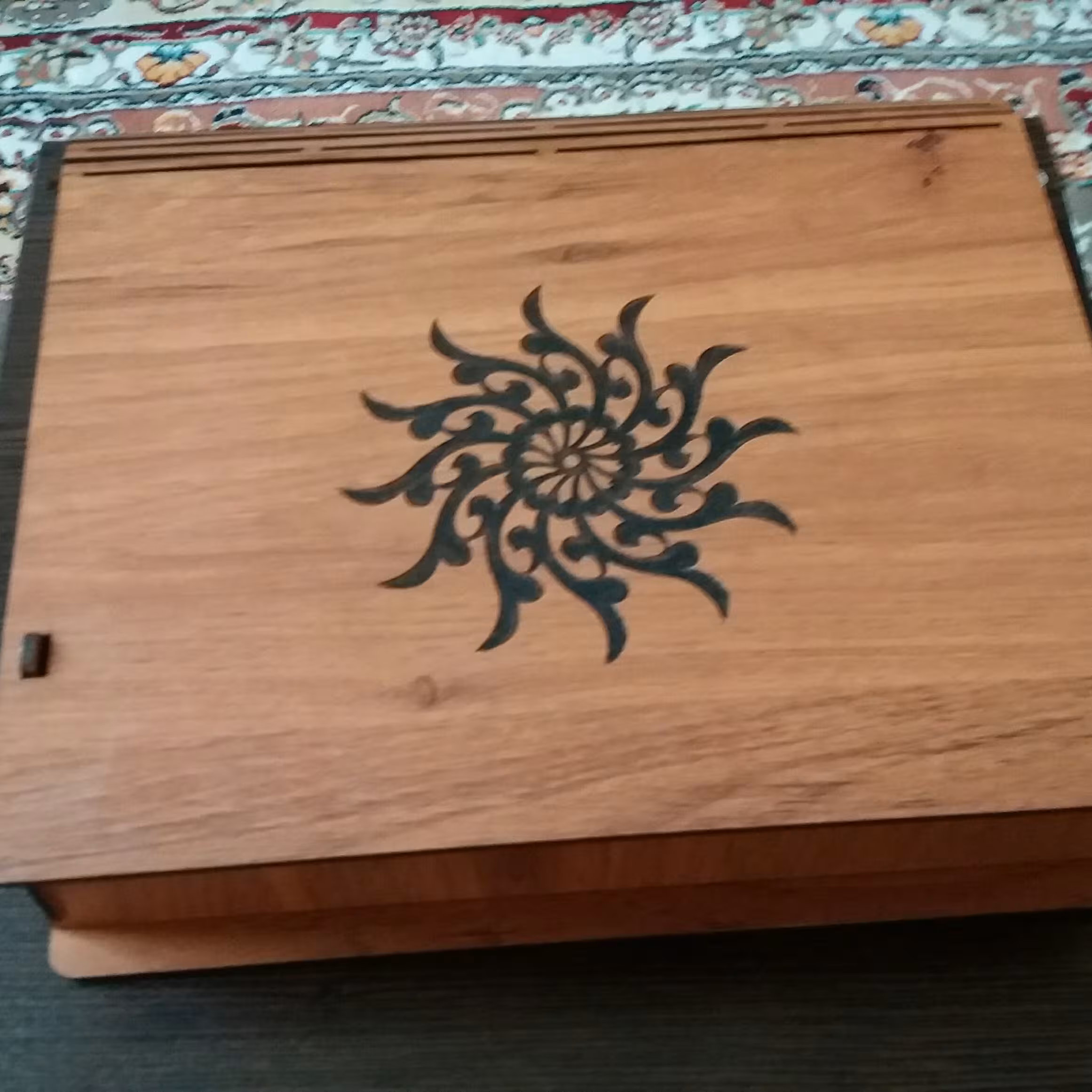 جعبه کادوچوبی برش و حکاکی لیزری ابعاد24*20.5سانت