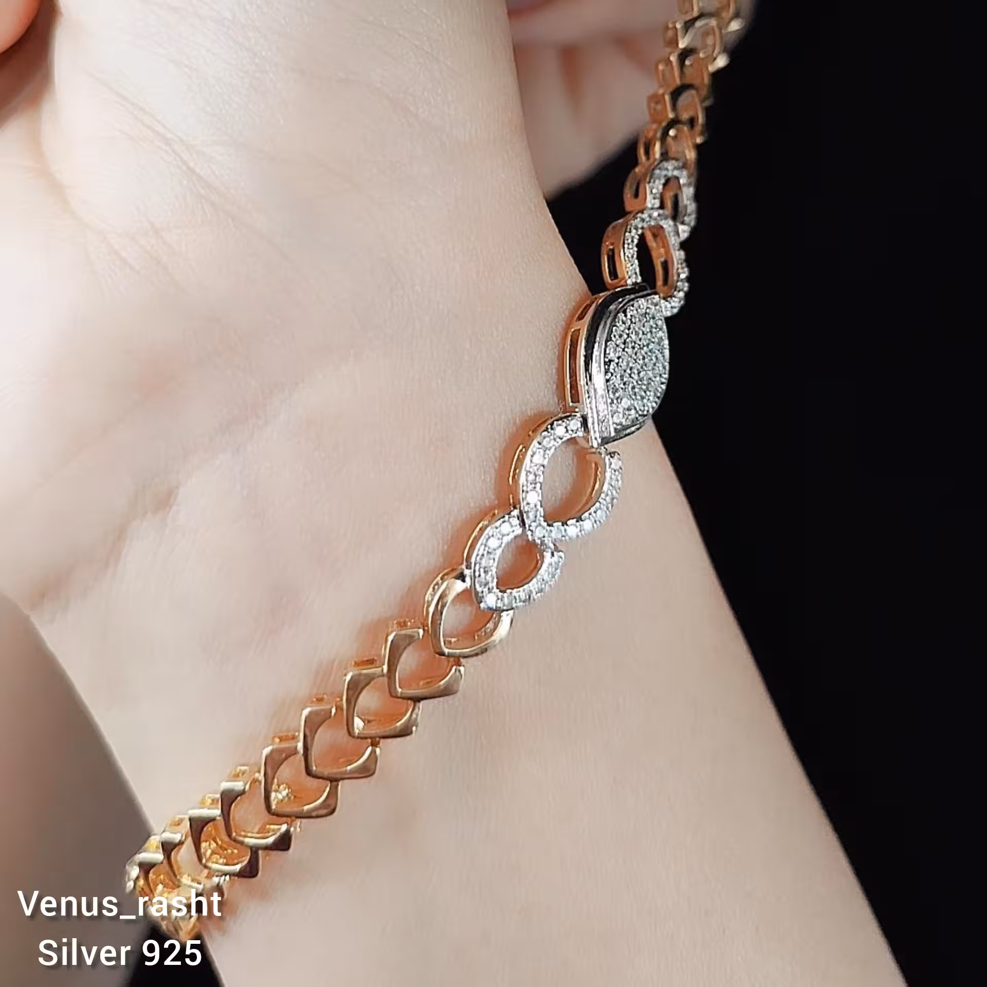 دستبند طرح طلا نگین کاری شده