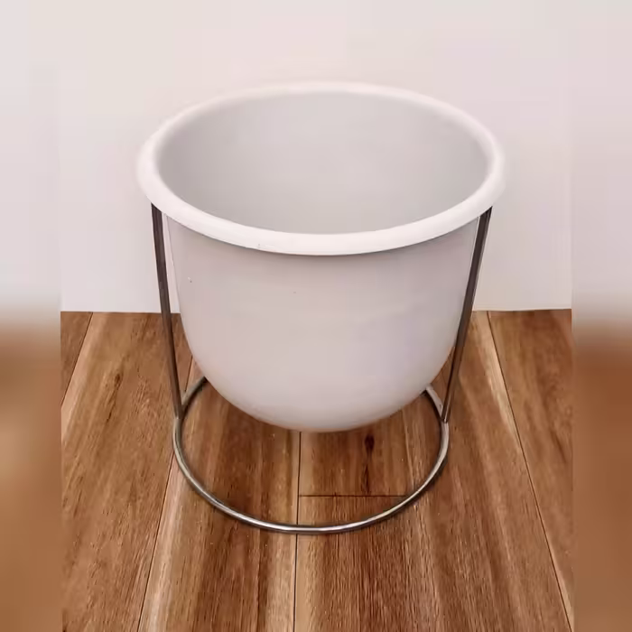 گلدان فلزی پایه دار  (قطر 16 سانتی متر) رنگ سفید