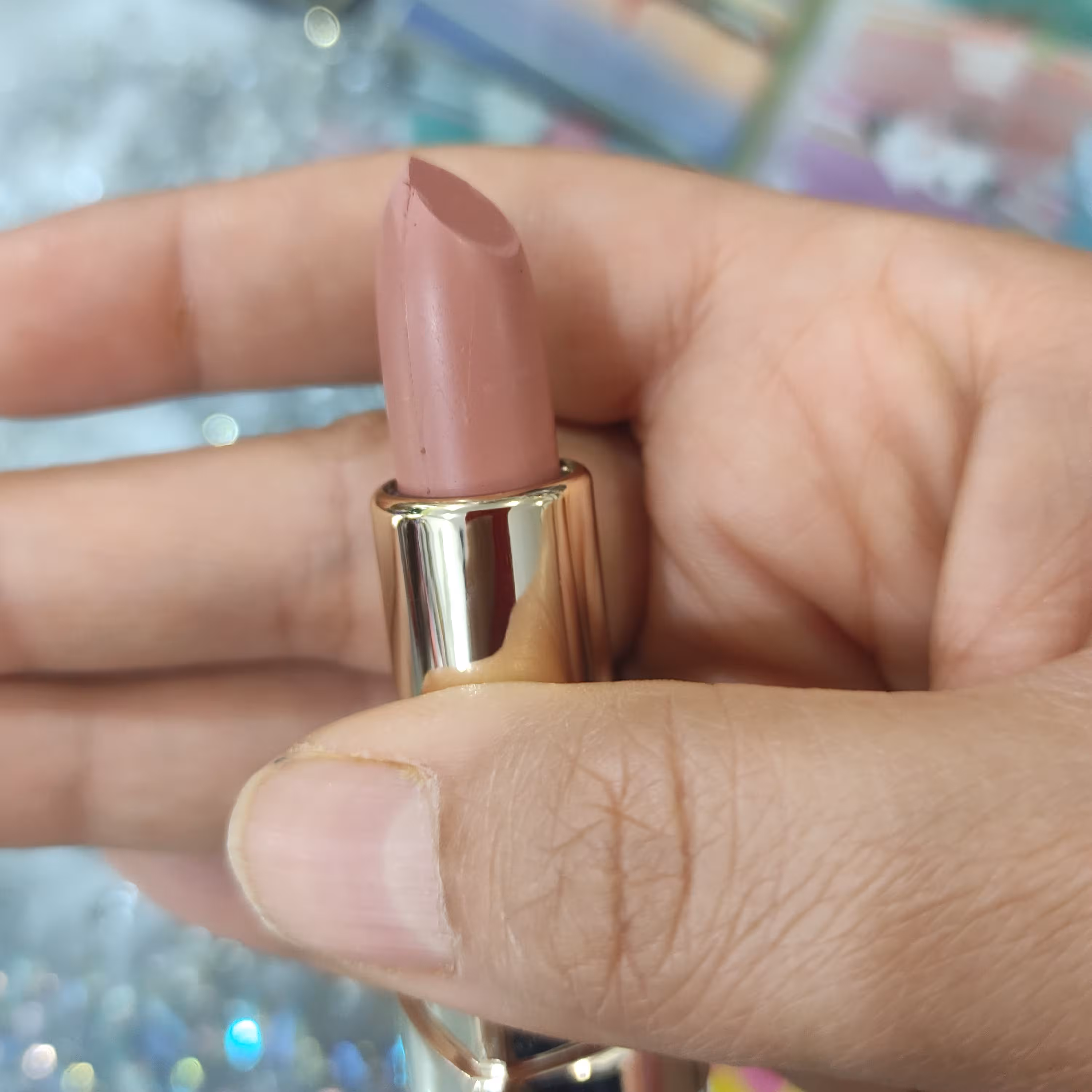 رژ لب جامد لاواری،با کیفیتی استثنایی و فوق‌العاده ،شماره 622