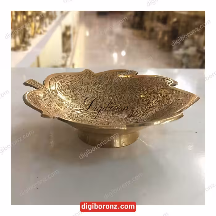 ظرف برنجی  ساخت هندوستان طرح برگ 15 سانت با کیفیت بالا (ظرف برنزی)