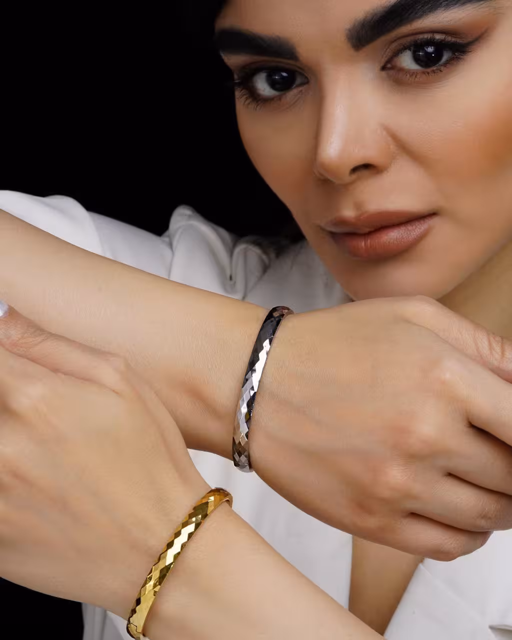 دستبند بنگل تراش استیل طلایی