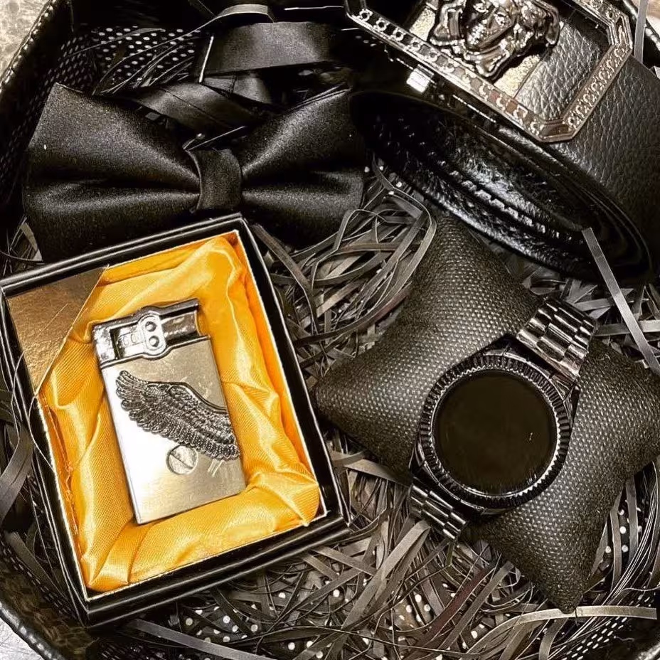 پک ساعت و عروسک باکس ساعت و کمربند باکس ساعت و فندک کادو ولنتاین باکس های ولنتاین پک های ولنتاین ست های ولنتاین