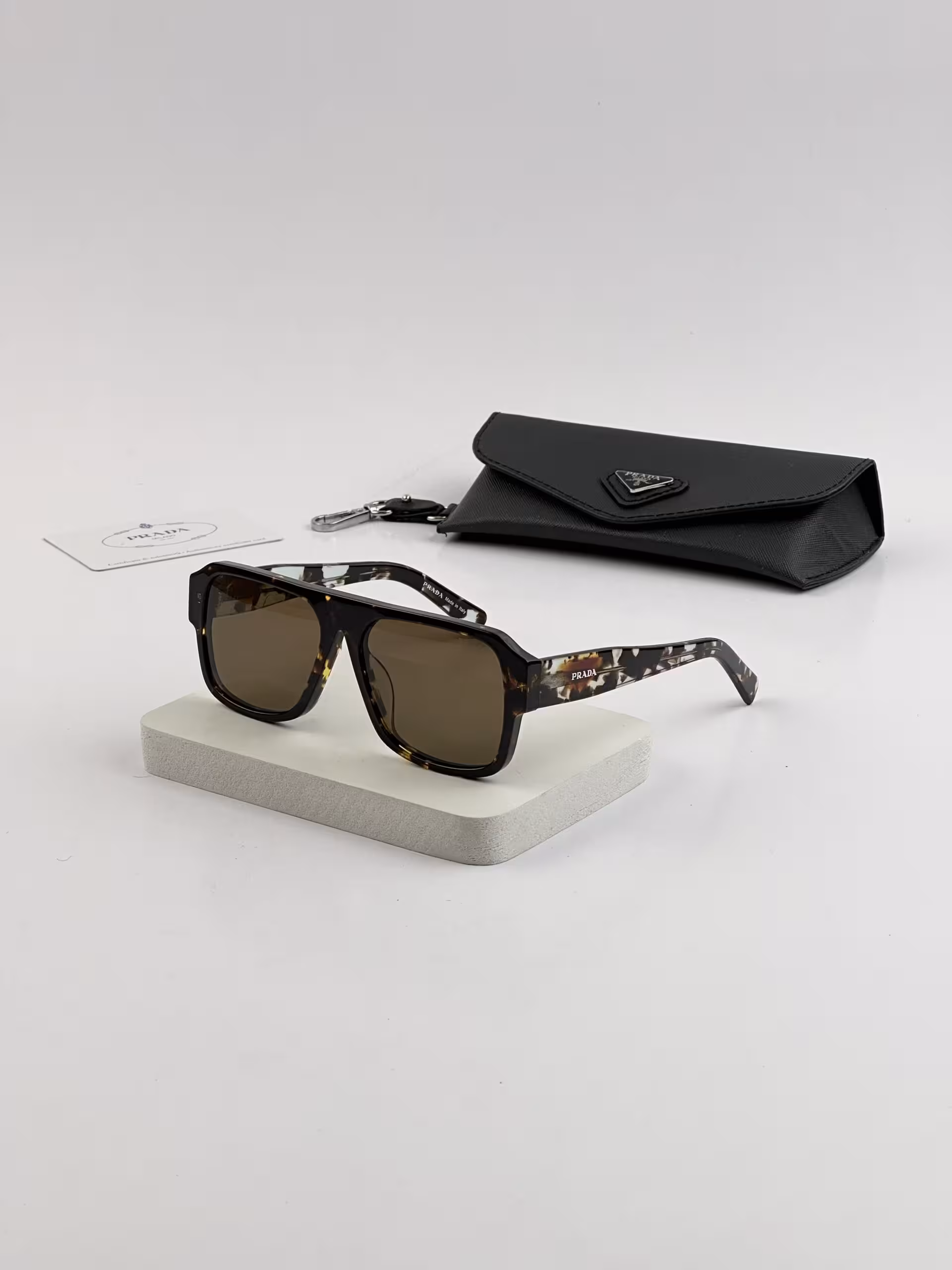 عینک آفتابی پرادا مدل SPR22Y