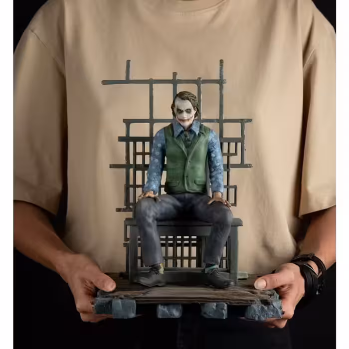 مجسمه جوکر هیث لجر فیلم هالیوودی شوالیه تاریکی بتمن