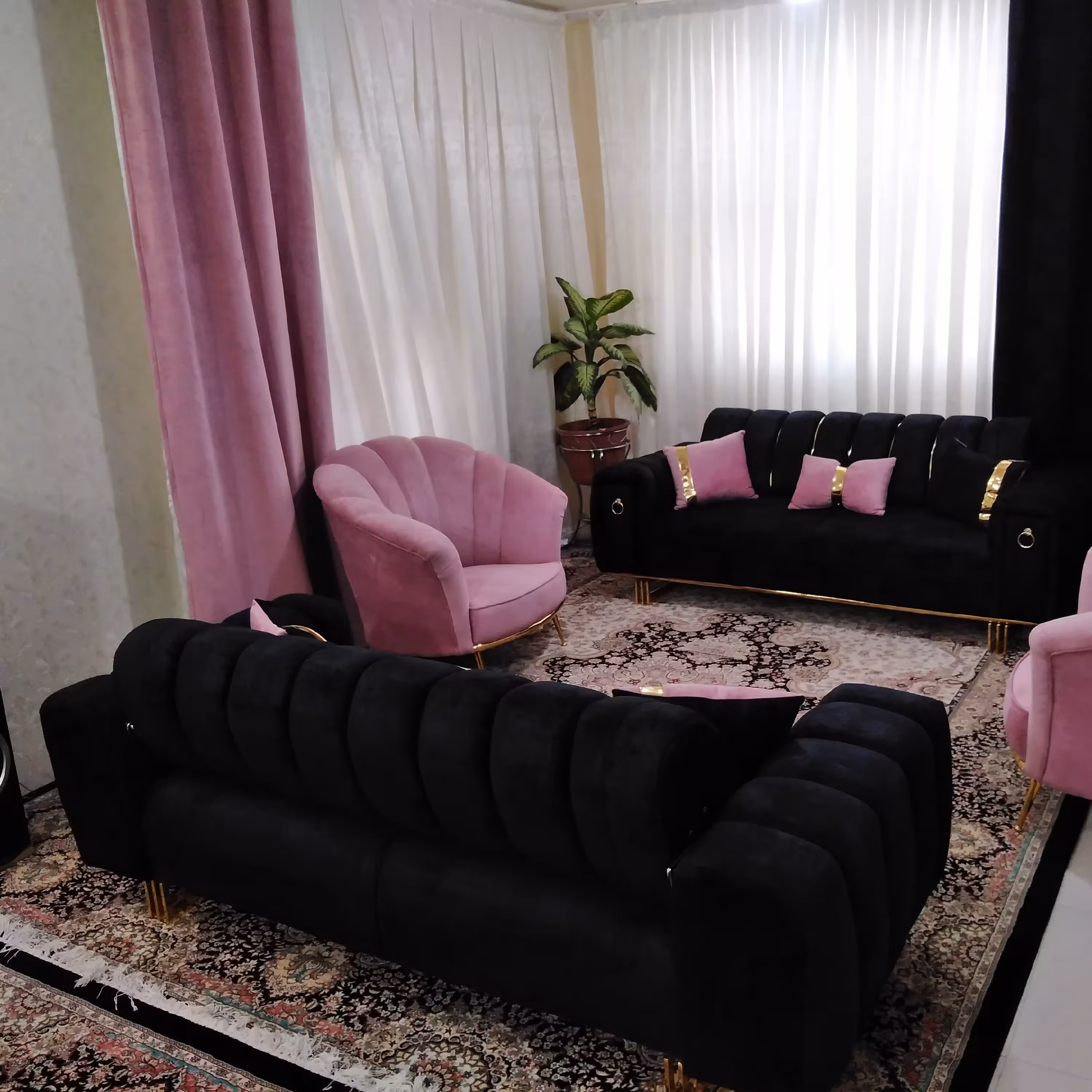 مبل چستر 8نفره تخت خواب شو 8 نفره. با رنگ بندی پارچه به سفارش مشتری 10دست آماده تحویل. آماده همکاری با نمایشگاه دار