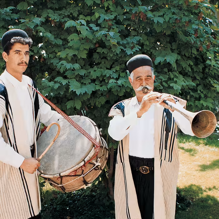 کتاب سازهای ایران لرستان، شهرکرد، قشقایی، بختیاری و خوزستان اثر محمد تقی مسعودیه نشر زرین و سیمین