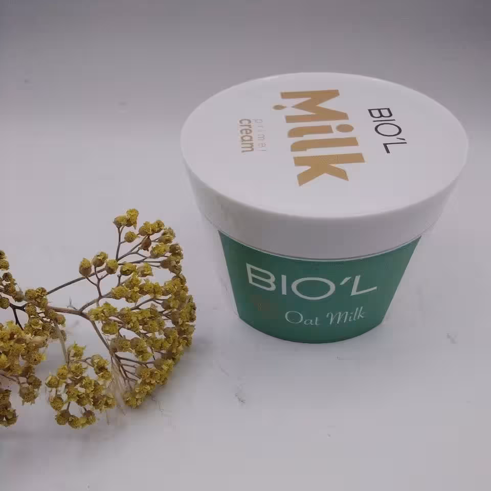 کرم نرم کننده پوست  شیر و جو بیول حاوی ویتامین B3