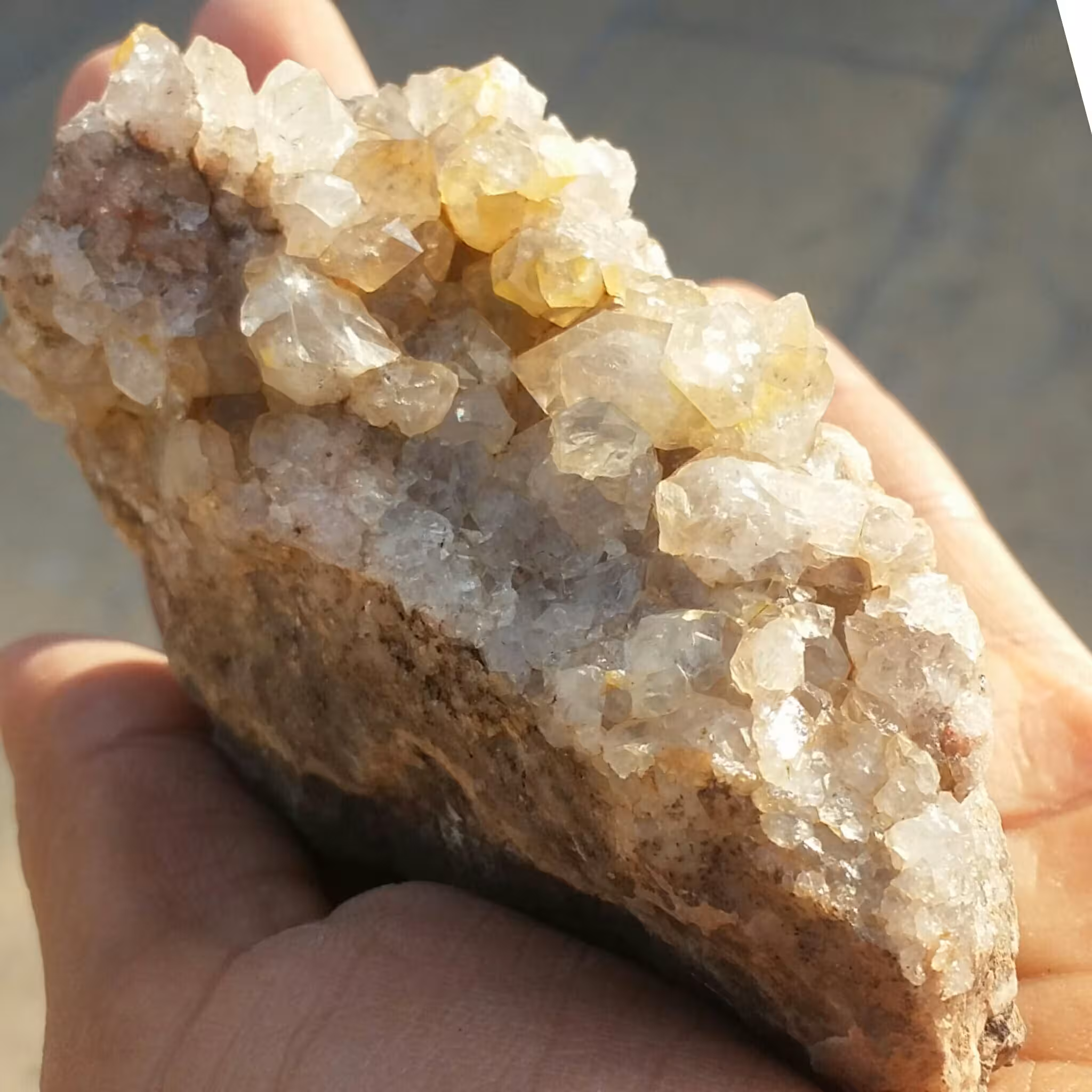 نمونه فوق کلکسیونی درشت کلسیت آنالیسم پر بلور درشت روی بستر بسیار زیبا 100 در 100 طبیعی شاهکار خلقت بی نظیر کد 7779