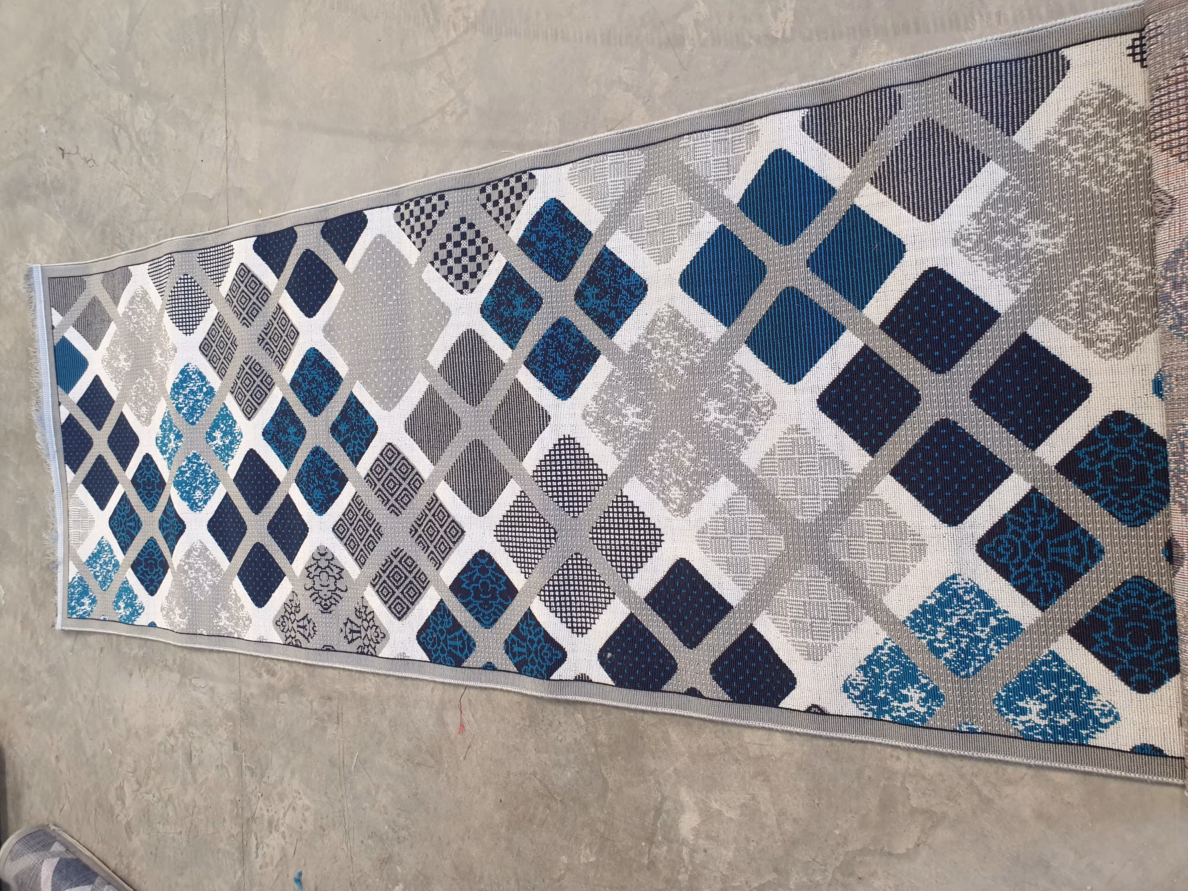 کناره گلیم ماشینی کاشان طرح فیروزه سایزسفارشی مشتری1/60×1/70(هزینه ارسال باخریداروپسکرایه میباشد)