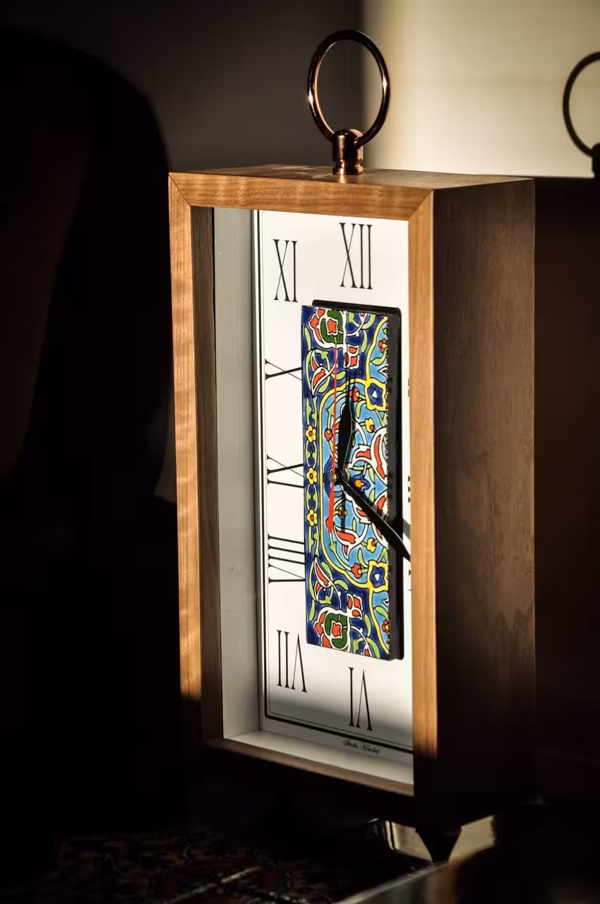 ساعت چوبی رومیزی رایکا مدل HEDI-48