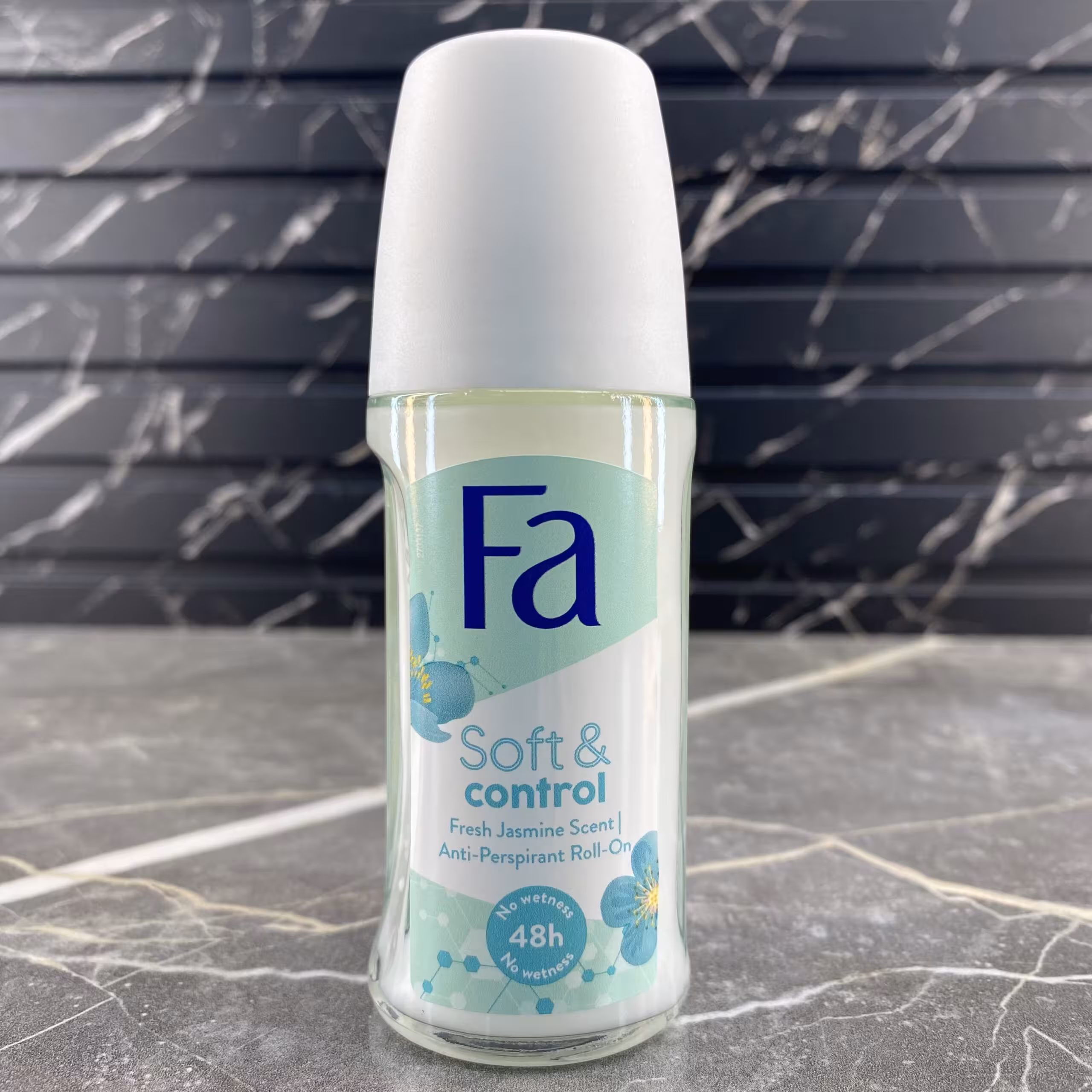 مام رول ضد تعریق زنانه فا Fa مدل Soft & Control حجم 50 میل