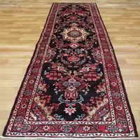 فرش دستباف لاله جين همدان طرح لچک و ترنج سایز كناره رنگ زمینه سرمه اي رنگ حاشیه لاكي کد 39999