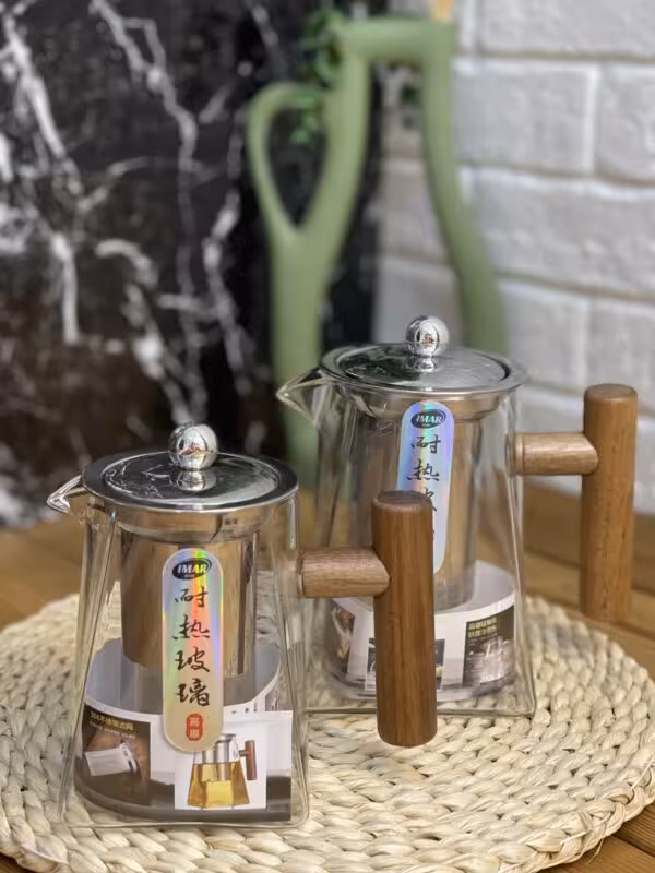 قوری پیرکس شعله مستقیم مربعی صافی دار دسته چوبی در 2 سایز(قوری هرمی کف مربع)