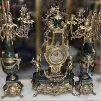 ست ساعت و شمعدان برنزی سلطنتی، پایه دار، همراه با سنگ یشمی رنگ درجه یک (سه تکه)