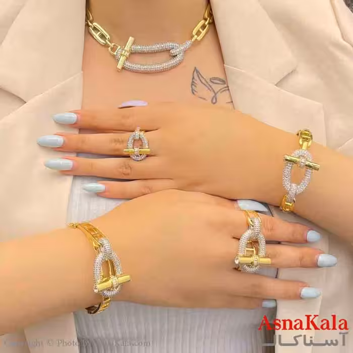 نیم ست زنانه پینترستی  شامل گردنبند و گوشواره دستبند و انگشترطرح هرمس ترند رنگ طلایی کد NIM14914W