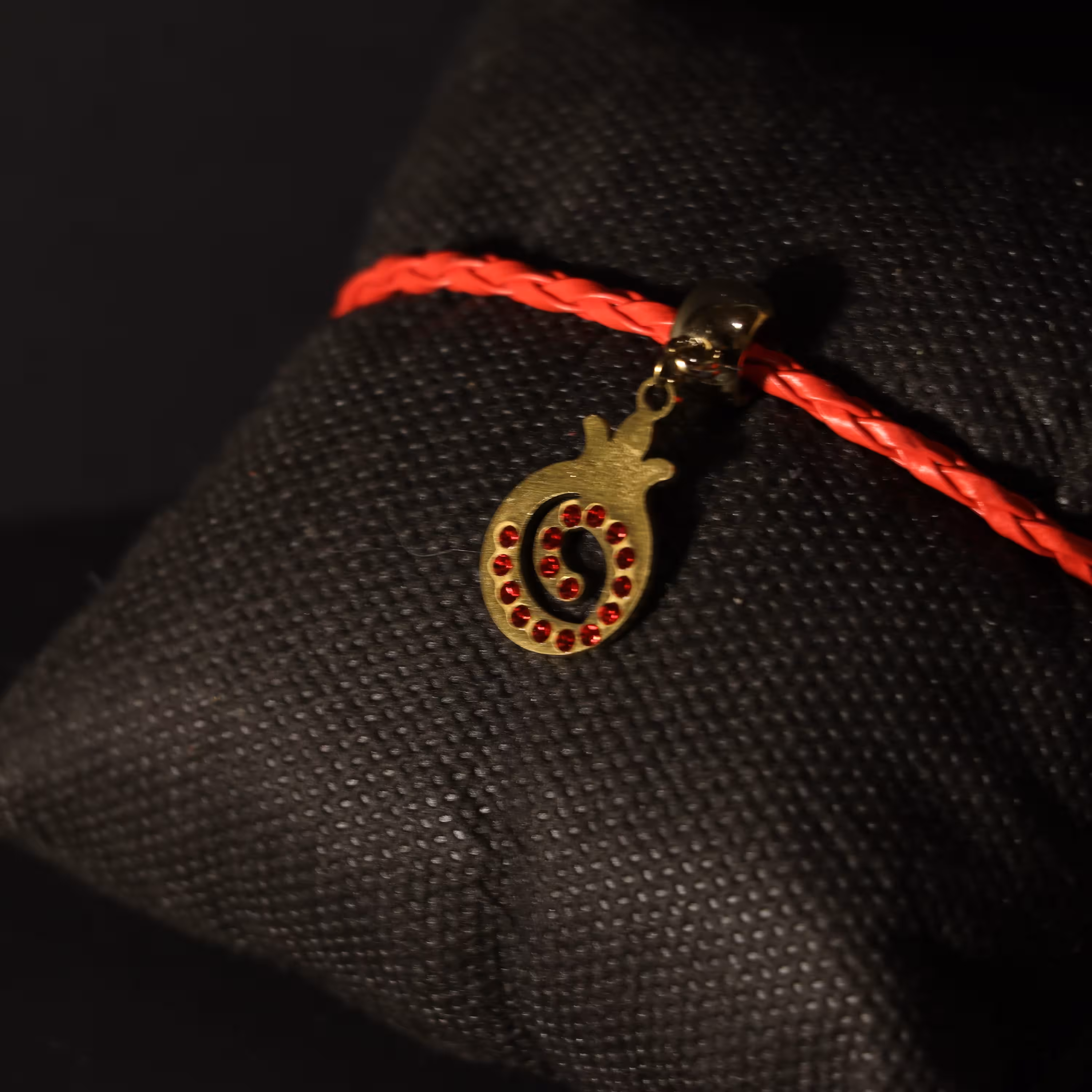 دستبند چرم انار