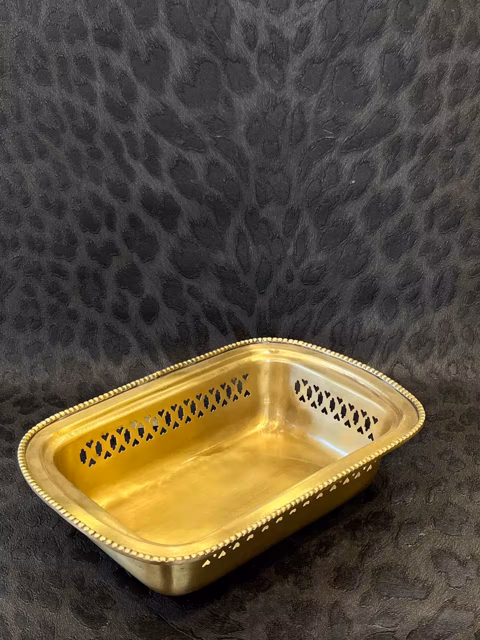 سبد شيريني و شكلات انتیک برنجی