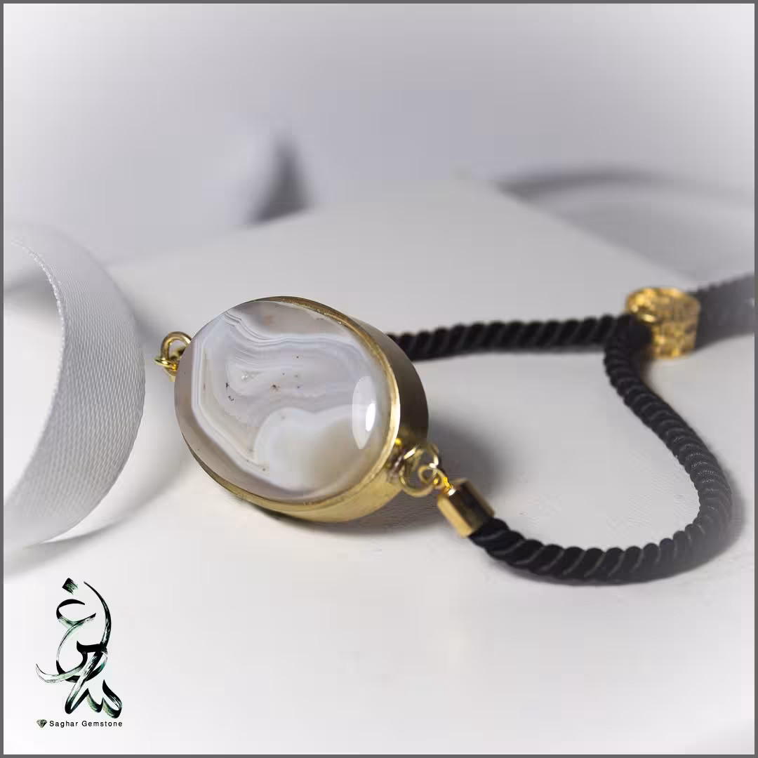 دستبند سنگ عقیق سلیمانی با بند مارشال آسانسوری و رکاب برنجی