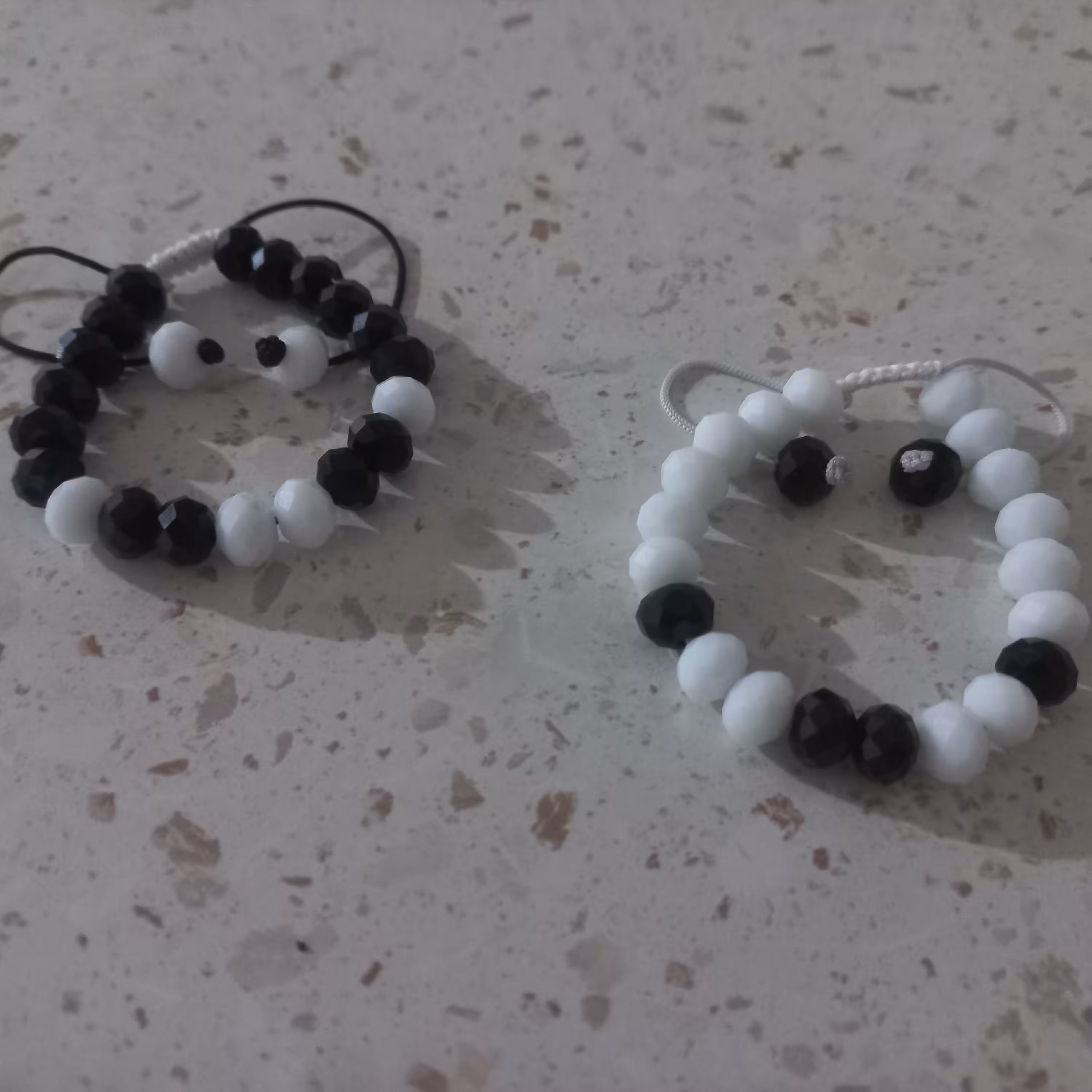 دستبند ست مشکی و سفید کریستال سایز 8 ، بافت کشویی