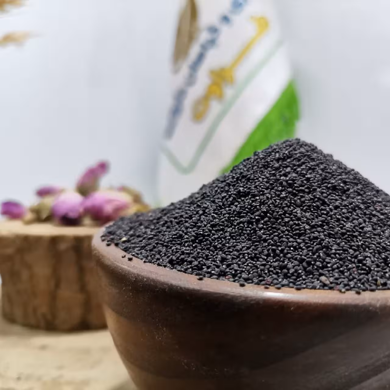 تخم ریحان خالص درجه یک 100گرمی (عطاری و محصولات ارگانیک طراوت)